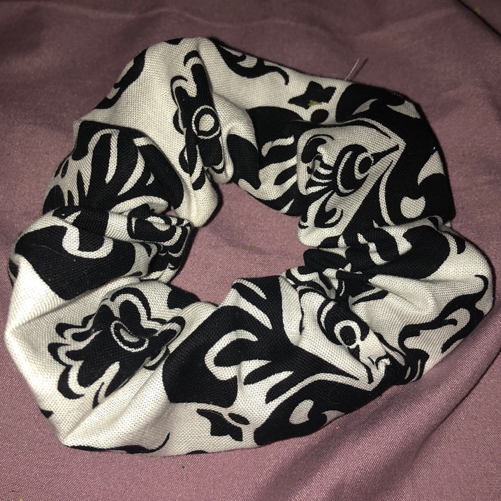 black and white scrunchie